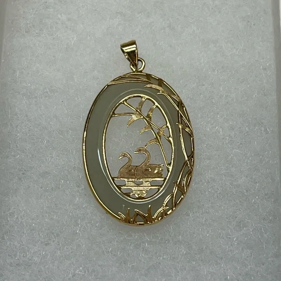 Vtg 14K Yellow Gold Jade Swan Pendant Asian Landscape Bamboo Openwork Oval 3.2g - Picture 6 of 10